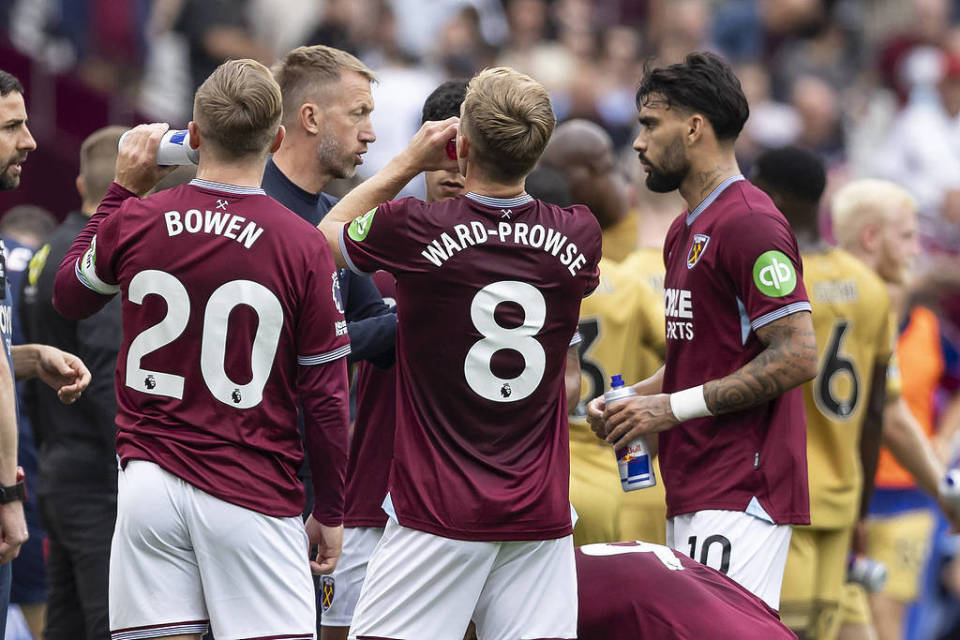 世体：巴萨曾想在21-22赛季签阿尔瓦雷斯，但最终选择了费兰