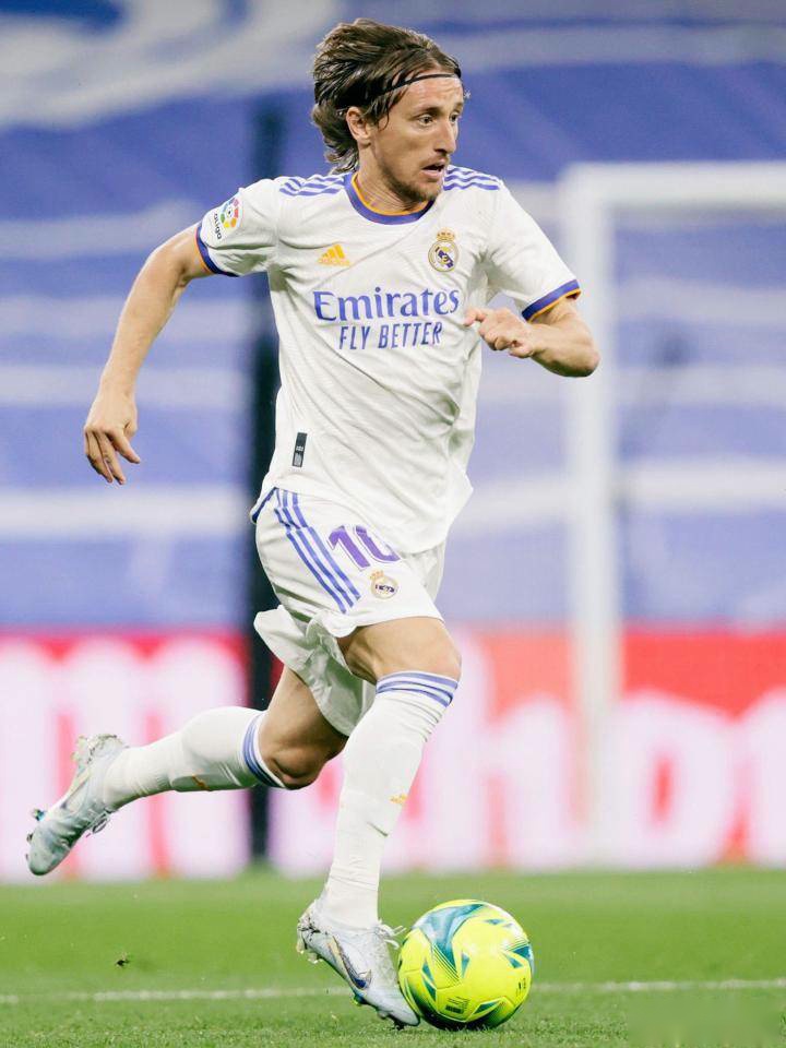 马丁内利：欧冠比赛空间更大，英超有些队喜欢摆大巴所以难踢